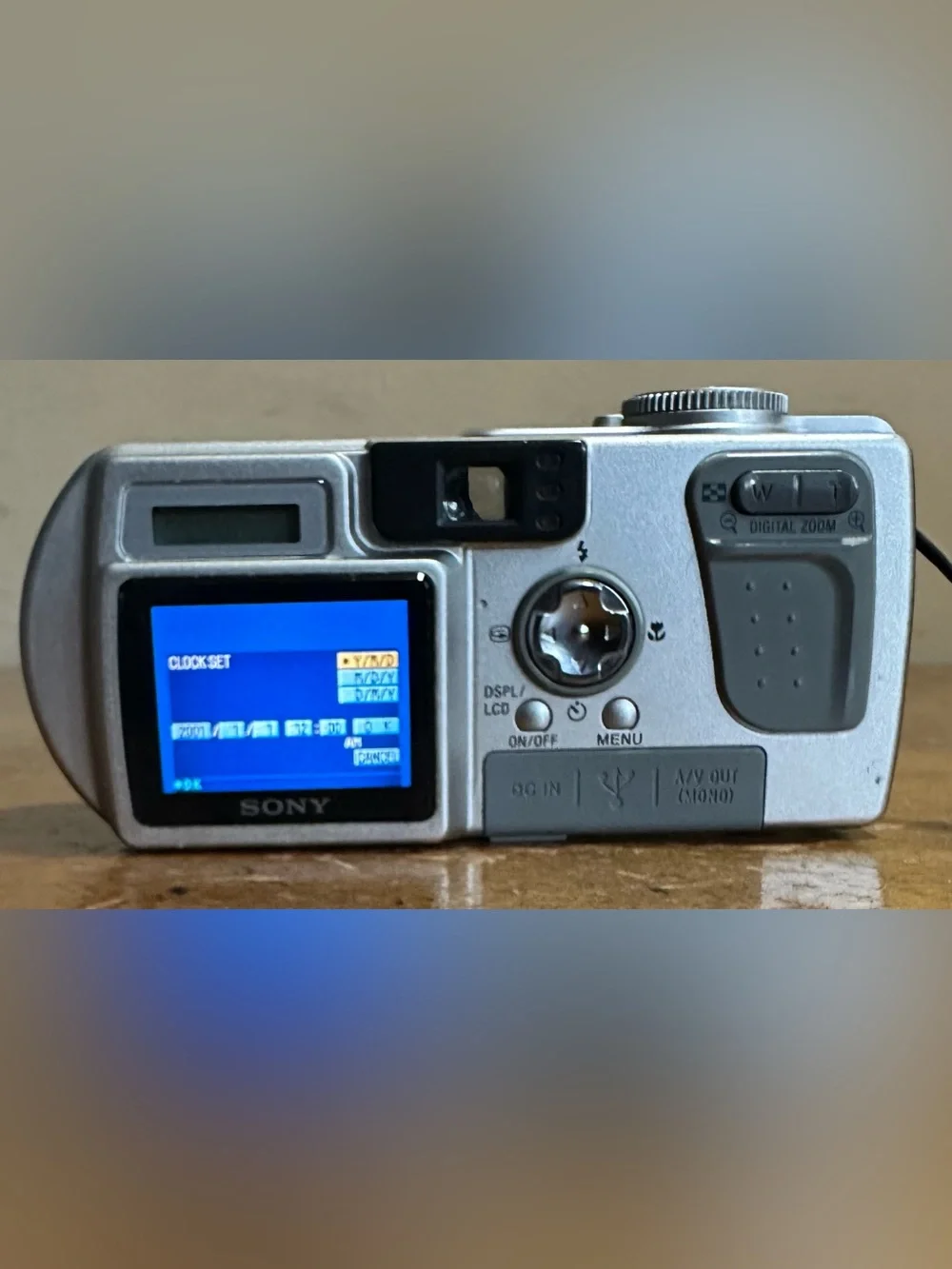 Sony Cyber-shot DSC-P3 MPEGMovieEX 2.8MP 3x Zoom Compact Digital Still Camera